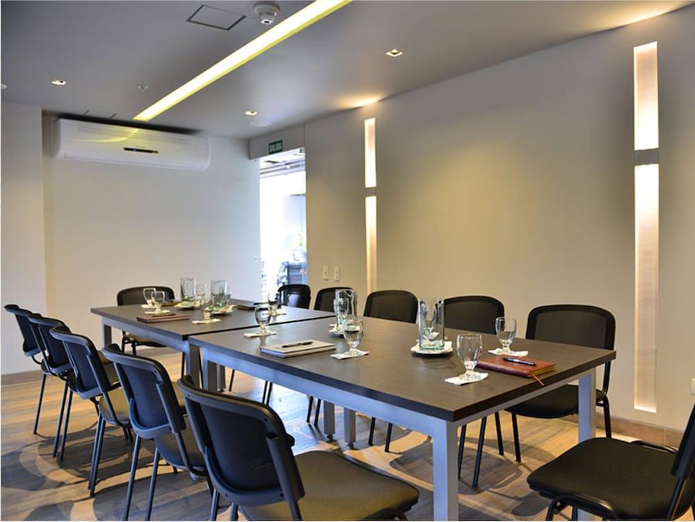 Park V Hotel & Suites กาลี ภายนอก รูปภาพ